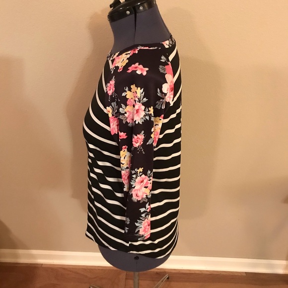 Scoop neck 3/4 sleeve tee. - Picture 2 of 5